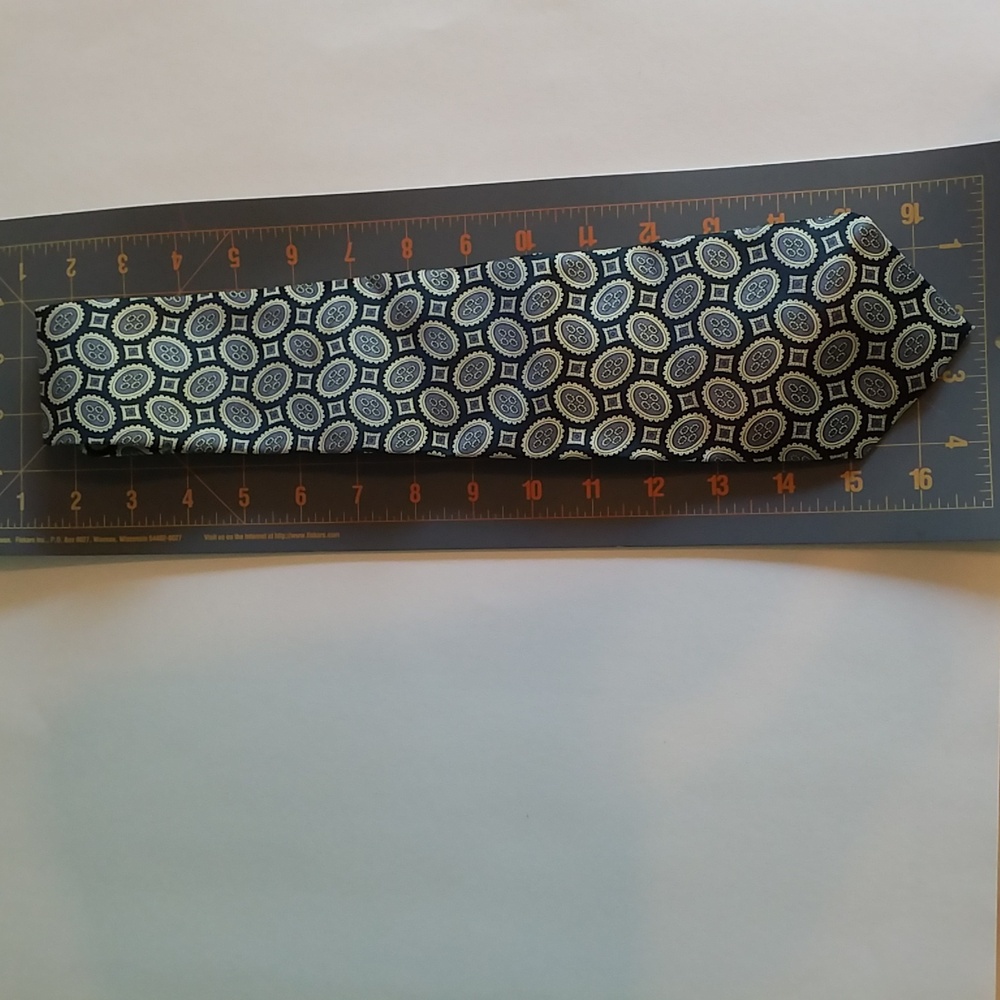 3/$45 Tie SILK HIGH FASHION Navy Gray Ovals - Picture 3 of 3